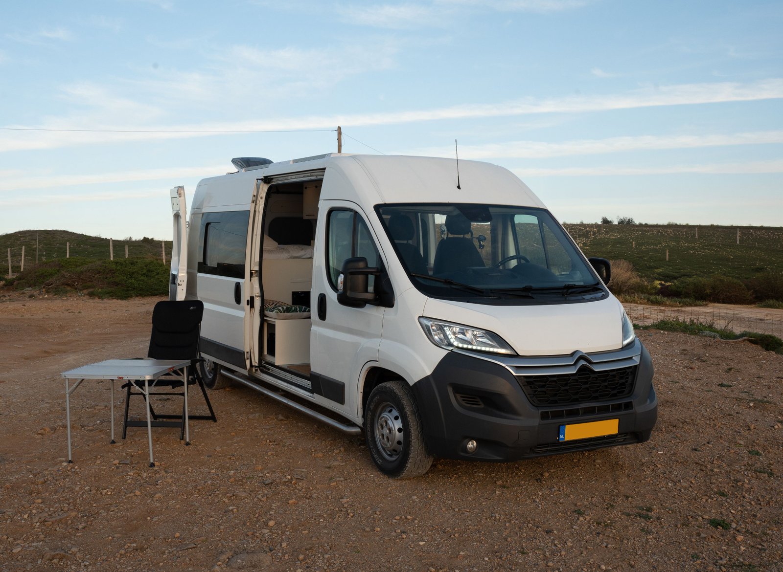 Zonnewijzer buscamper huren – huwelijksreis romantische trip